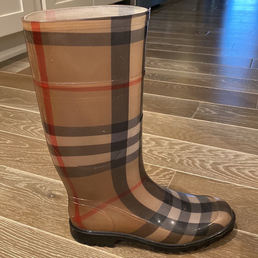 Burberry Rainboots - Picture 3 of 13